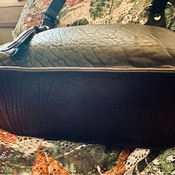 Oryany CROSSBODY FOR SALE. Metallic and black designer crossbody soft leather. - Picture 9 of 16